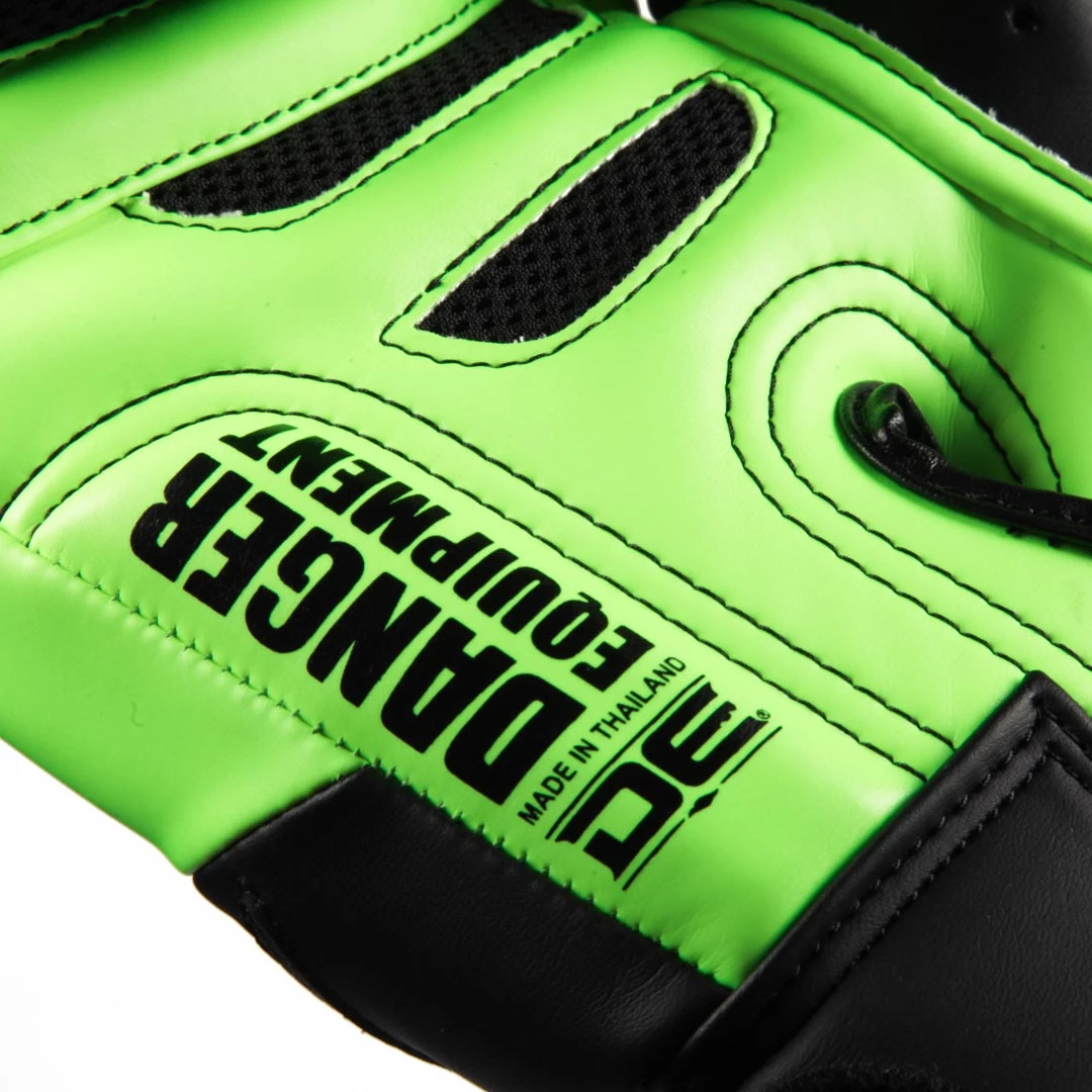 Muay Thai Boxing Gloves - Sak Muay By Danger Equipment - Yellow/Black 5 Muay Thai Boxing Gloves - Sak Muay By Danger Equipment - Yellow/Black