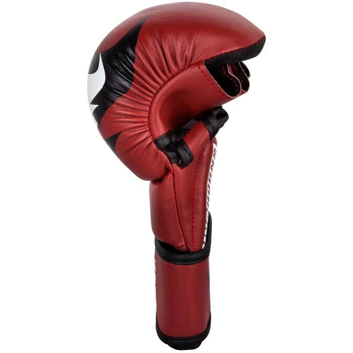 FIGHT GLOVES Venum Ringhorns Charger MMA Sparring Gloves - Red 4 FIGHT GLOVES Venum Ringhorns Charger MMA Sparring Gloves - Red
